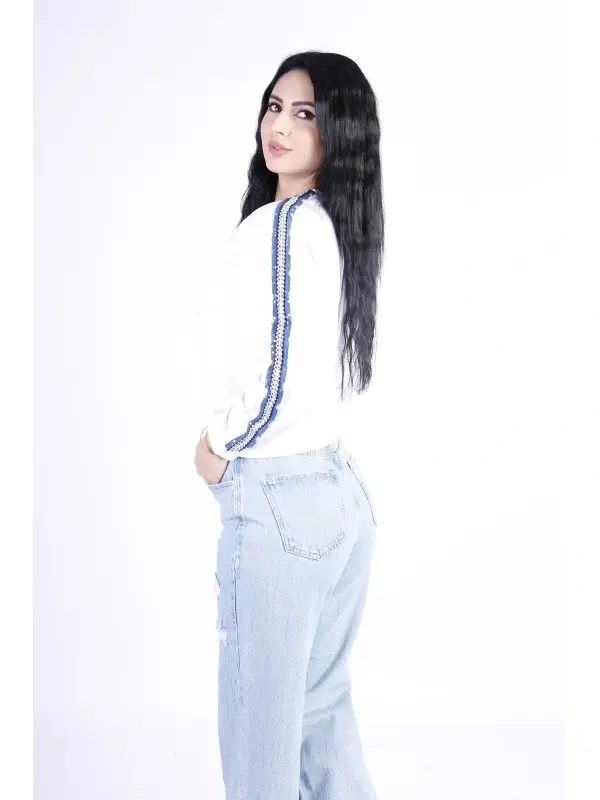 Bluza alba cu croi leje