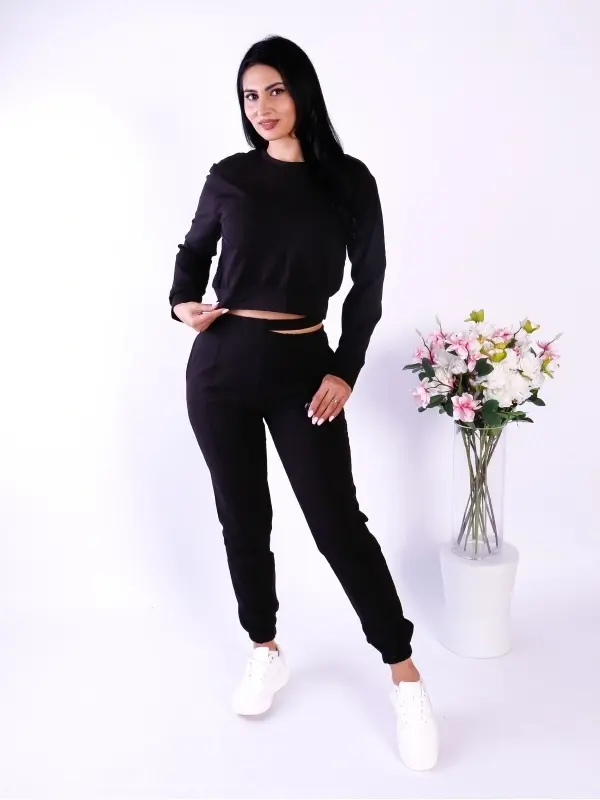 Compleu dama negru sport cu bluza crop si pantaloni jogger