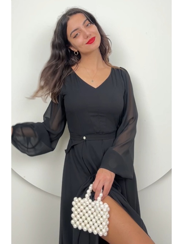 Rochie Neagra Elegantă cu Mâneci din Dantelă – Stil Feminin