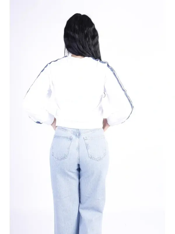 Bluza alba cu croi leje
