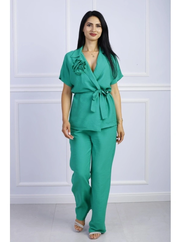Compleu dama casual cu maneca scurta accesorizat cu floare