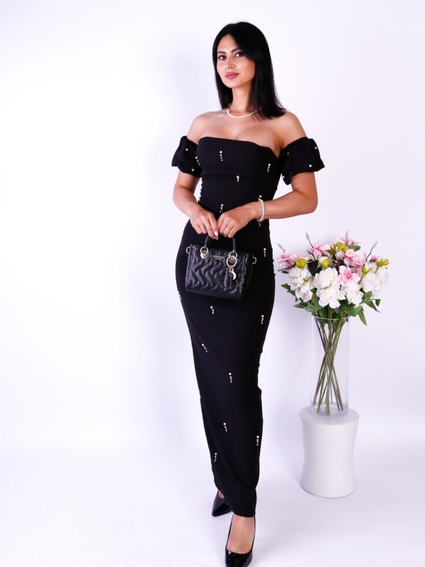 Rochie Neagră Elegantă Lunga cu Umeri Goi și Aplicații Perlate