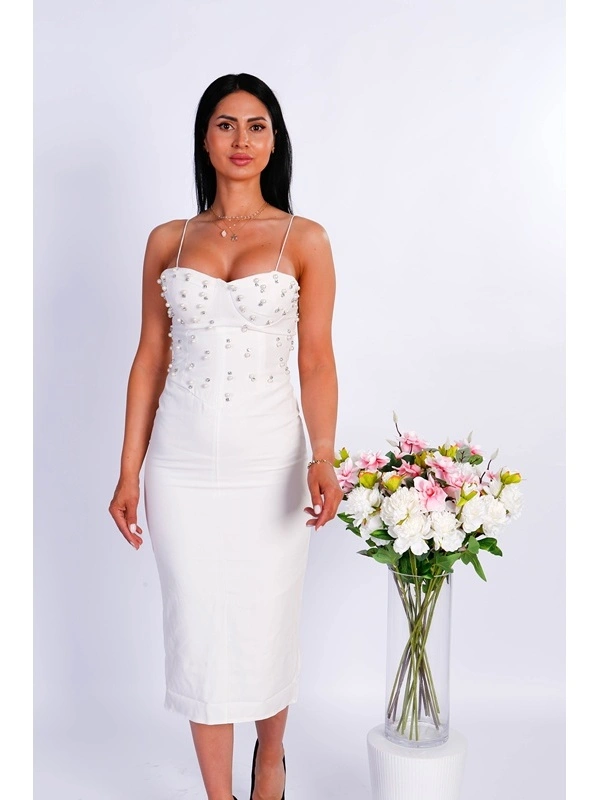 Rochie midi elegantă, alba , cu pietricele – potrivită pentru evenimente
