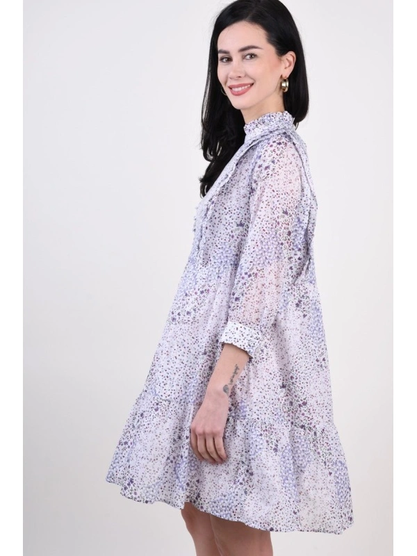 Rochie albă midi elegantă cu imprimeu floral – lejeră și feminină