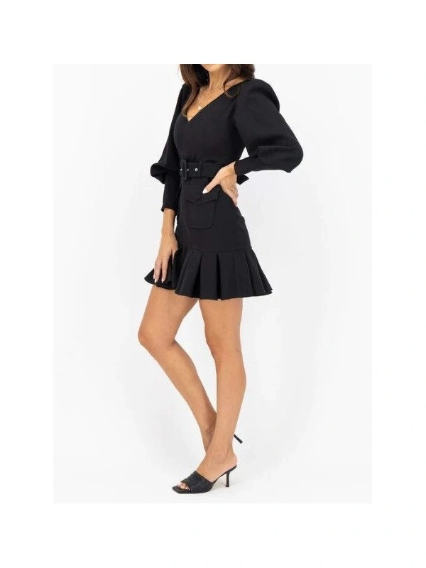 Rochie neagră midi elegantă cu mâneci bufante și detaliu la bust