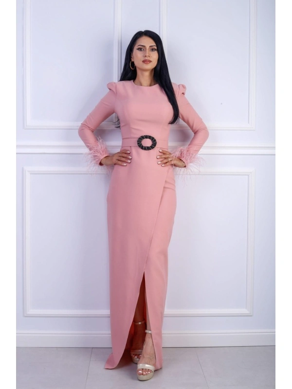 Rochie damă elegantă Carla – roz, cu detalii din pene la maneci