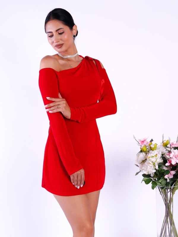Rochie rosie eleganta scurta cu un umar gol si maneca lunga decorata cu funda satinata ideala pentru petreceri si evenimente speciale