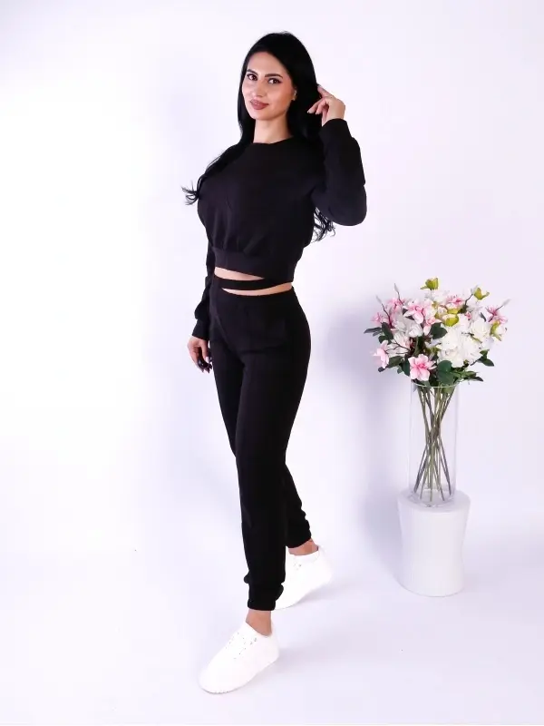 Compleu dama negru sport cu bluza crop si pantaloni jogger