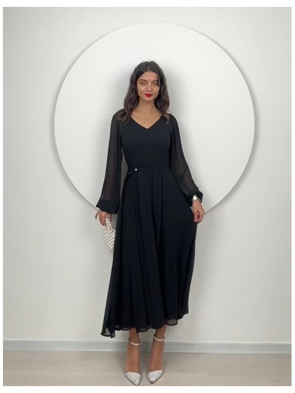 Rochie Neagra Elegantă cu Mâneci din Dantelă – Stil Feminin