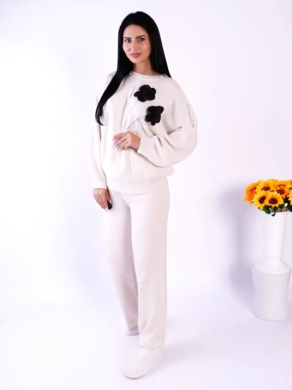 compleu damă Flower , pantaloni drepți albi material tricot moale