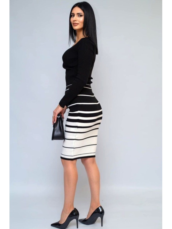 Rochie midi cambrată cu dungi albe – stil casual feminin