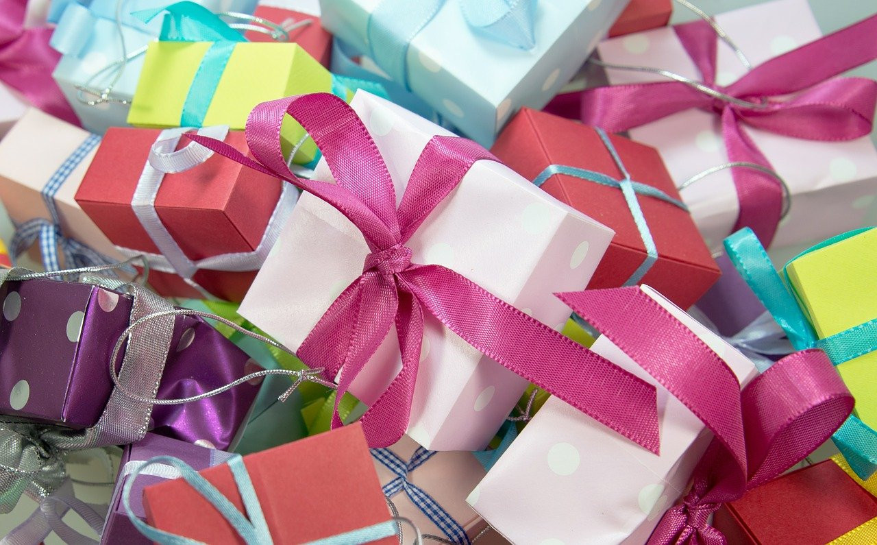 Idei cadouri aniversare și cadouri zile onomastice - cadouri pentru femei și bărbați