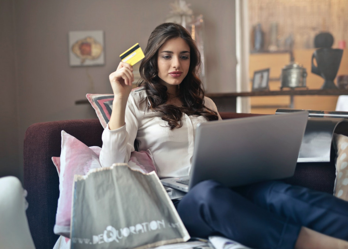 Plata online, cea mai avantajoasă la shopping pe internet
