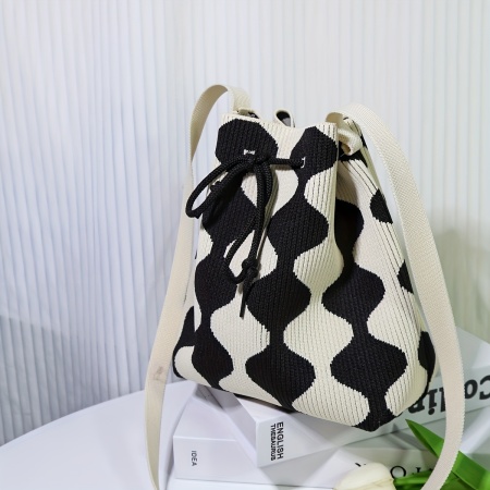 Geantă de Umăr Casual cu Model Dungi – Design Tricotat Modern, TMGW47460 - Img 4