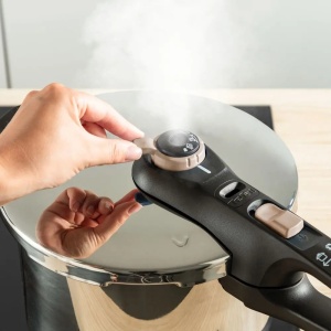 Oală sub presiune Tefal Secure Easy, 6 L, 2 programe gătire, 5 sisteme siguranță, compatibilă inducție, inox argintiu