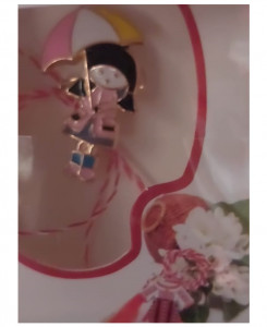 Martisor Fetita cu umbrela