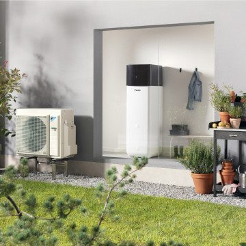 montaj Pompă de căldură split aer-apă Daikin Altherma 3 R ECH2O cu Boiler 300 litri.