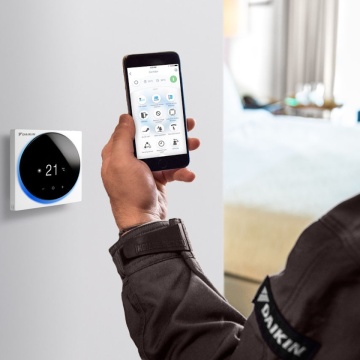 Comandă de pe smartphone Daikin Madoka BRC1H52W7