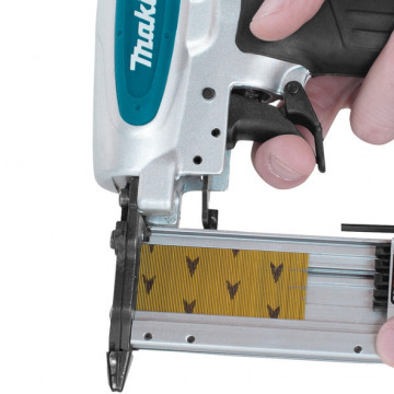 utilizare Pistol pneumatic Makita AF353 pentru cuie fara cap