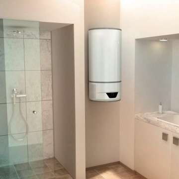 montaj in Baie Boiler electric cu pompa de caldura Ariston Lydos Hybrid WiFi