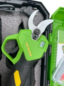 Foarfeca de grădină pe acumulator PARTNERPRO PP‑FE3A 20V Brushless - Capacitate tăiere 30 mm, 320 W