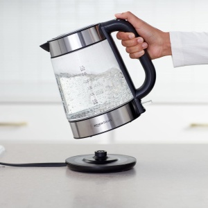Cana Electrică din Sticlă Amazon Basics 1.7L 2200W – Fierbere Rapidă și Siguranță Sporită - Img 1