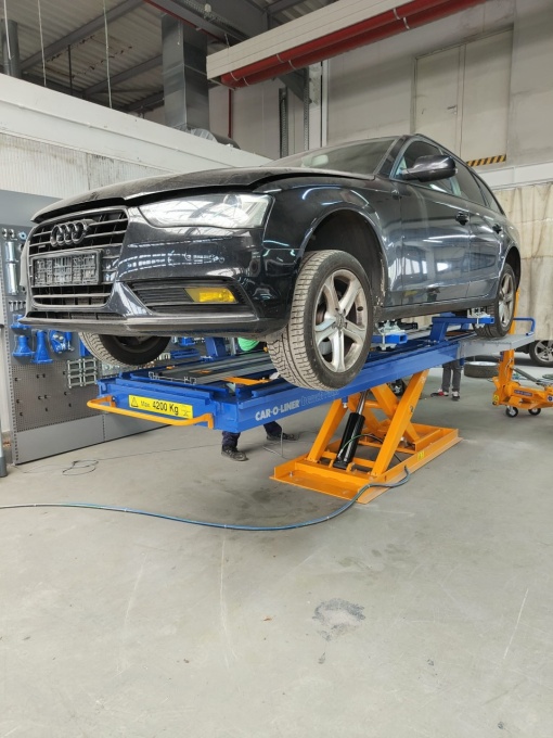 CAR-O-LINER Bench Rack stand redresat caroserii cu elevator tip foarfeca