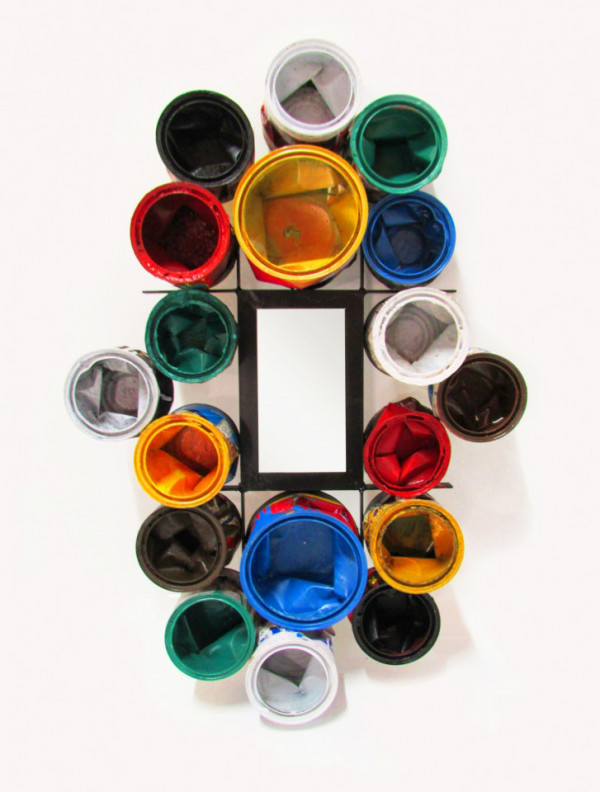 Oglinda cu rama din cutie de vopsea multicolore THIS & THAT, 60 x 17 x 80 cm