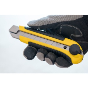 Stanley 0-10-425, Cutter cu blocarea lamei prin roata, DynaGrip, 180mm + o lama segmentata 25mm - Img 3