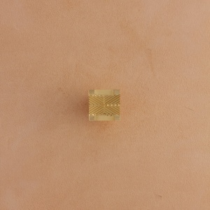 Stanta de embosare din alama, model impletitura lattice cu linii (Lined Lattice Weave) - Tandy Leather 8900-44 - Img 3