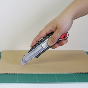 L-2500GRP Cutter metalic cu magazie de 6 lame 18 mm, NT Cutter - Img 11