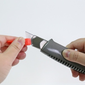 NT Cutter L-500GP Cutter Metalic 18mm Grip-Lock - Img 6