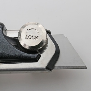 NT Cutter L-2500GRP Cutter Metalic Magazie 6 Lame Grip 18mm - Img 6