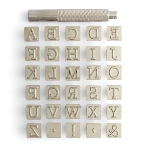 Set de stante alfabet Craftool Typewriter 1/2 in (13 mm), 26 litere si 4 simboluri, cu maner - Tandy Leather 8171-00