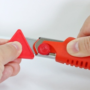 L-700RP Cutter cu magazie de 6 lame 18 mm, NT Cutter - Img 9