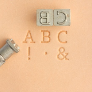 Set de stante alfabet Craftool Typewriter 3/4 in (19 mm), 26 litere si 5 simboluri, cu maner - Tandy Leather 8172-00 - Img 6