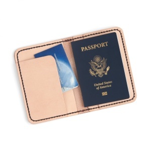 Kit port-pasaport din piele vegetala Tandy Leather, 14,6 x 10 cm