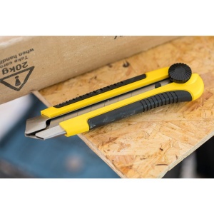 Stanley 0-10-425, Cutter cu blocarea lamei prin roata, DynaGrip, 180mm + o lama segmentata 25mm - Img 2