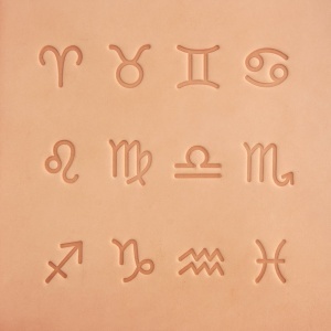 Cap de stanta de embosare 3D Craftool, model zodiac fecioara (Virgo) - Tandy Leather 8464-06 - Img 2