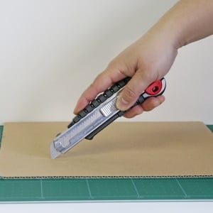 NT Cutter L-2500GRP Cutter Metalic Magazie 6 Lame Grip 18mm - Img 2