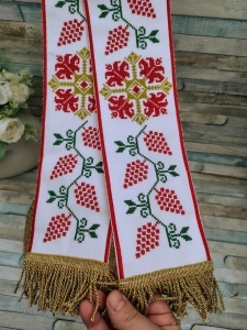 Paterita brodata Model traditional Cruce Struguri