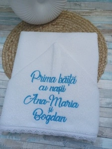 Prosop cu gluga Prima baita cu nasii 60x125cm