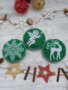 Set 3 ornamente pentru brad brodate verde/alb