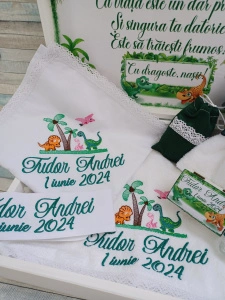 Trusou botez baiat Dinozauri,9/10 piese