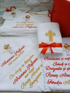 Trusou botez fetita Ingeras rosu, 12 piese