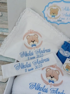Trusou botez personalizat Ursulet Bleu 8/9piese