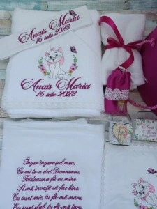 Trusou de botez Pisicuta Marie ,11 piese