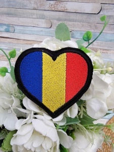Pach brodat forma de inima drapel Romania 6x7 cm