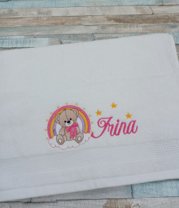 Prosop gradinita/cresa personalizat prin broderie Ursulet Curcubeu