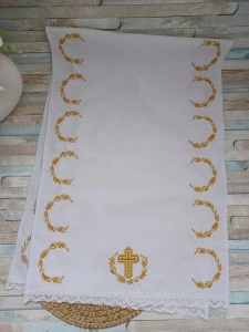 Napron -Stergar brodat masa Biserica